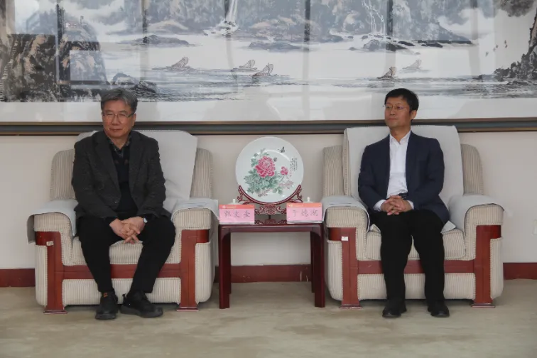 Shandong LANO প্রফেসর KWAK, Moon Kyu, Ph.D. এবং ডংগুক ইউনিভার্সিটি, দক্ষিণ কোরিয়ার প্রতিনিধি লিয়াং টংহোর সাথে শানডং জিয়ানঝু ইউনিভার্সিটির সাথে শব্দ নিয়ন্ত্রণের ক্ষেত্রে বিনিময় এবং সহযোগিতার জন্য সহযোগিতা করে
